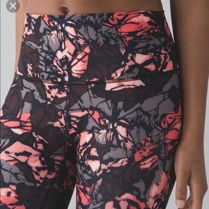 Lululemon Wunder Under/High Times 8